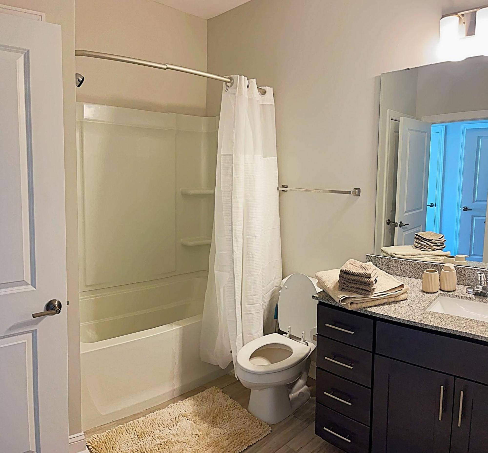 Quiet Apartment - 10 Minutes From Ecu กรีนวิลล์ ภายนอก รูปภาพ